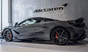 Szary McLaren w salonie McLaren Warszawa. Sprawdź aktualną mclaren cena i spełnij marzenie o supersamochodzie.