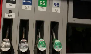 Dostępne paliwa: Diesel B7, 95, 98. Wybierz odpowiednią liczbę oktanową dla swojego pojazdu.