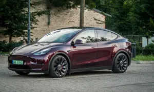 Tesla ile do 100 km/h - porównanie przyspieszenia modeli, które zaskakuje