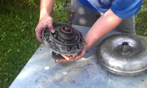 Jak wlać olej do sprzęgła hydrokinetycznego bez błędów i strat