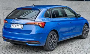 Niebieska Skoda Scala z bliska, widok z tyłu. Sprawdź aktualną skoda scala cena i dostępne wersje.