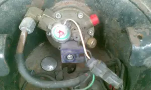 Zawór gazowy LPG z manometrem. Dowiedz się, jak zakręcić gaz w butli LPG, aby zapewnić bezpieczeństwo.