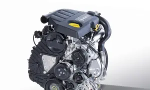 Silnik CDTI Ecotec marki Opel, z widocznymi paskami i osłonami.