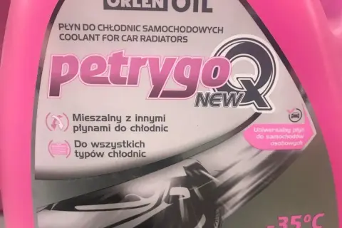 Płyn chłodniczy petrygo Q NEW, uniwersalny, mieszalny z innymi płynami, do wszystkich typów chłodnic samochodowych.