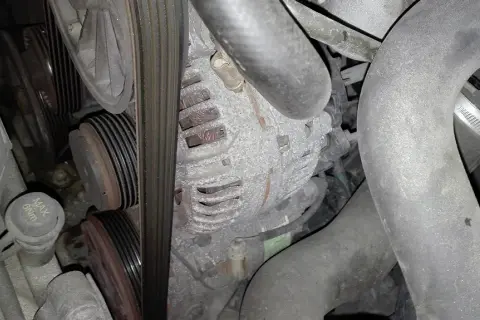Ile czasu zajmuje wymiana alternatora? Sprawdź, zanim naprawisz auto