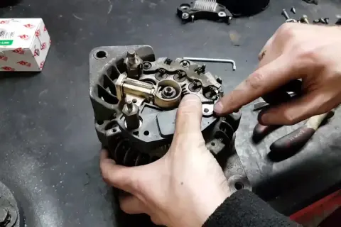 Jak wyjąć alternator Opel Zafira - uniknij kosztownych napraw