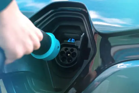 Jakie gniazdo do ładowania samochodu elektrycznego jest najlepsze?