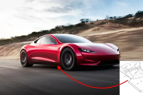 Czerwony samochód Tesla na drodze, z wstawką schematu wentylacji.
