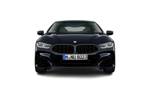 Ciemnogranatowe BMW 840i z charakterystyczną atrapą chłodnicy i ostrymi światłami LED, prezentowane na czarnym tle.