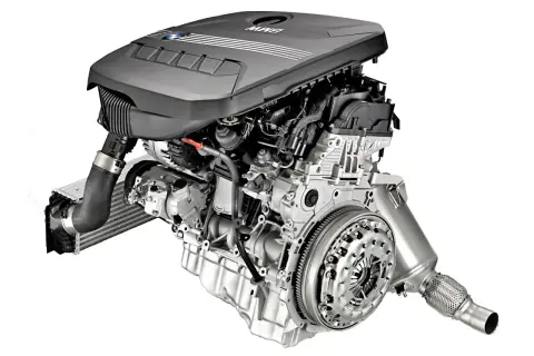 Silnik BMW n47 z turbosprężarką i elementami układu napędowego.