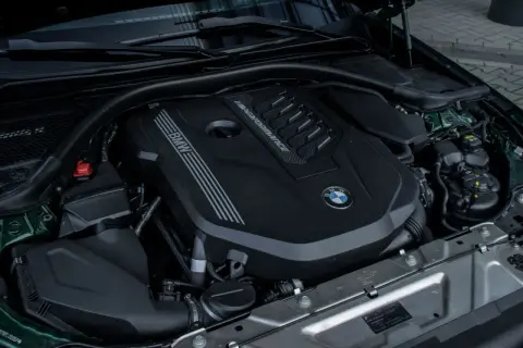 Silnik BMW M Performance. Chcesz wiedzieć, jak obliczyć moc silnika spalinowego? Ten potężny motor to świetny przykład.