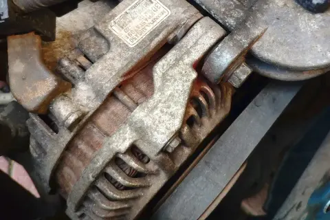 Jak naciągnąć pasek alternatora Honda Civic, aby uniknąć problemów