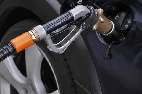 Tankowanie CNG i hybrydy? Dostępne na stacjach paliw. Dbałość o środowisko i portfel.