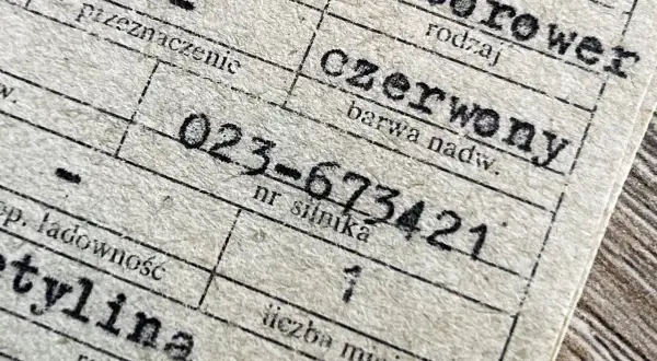 Numer silnika 023-673421 widoczny na dokumencie.