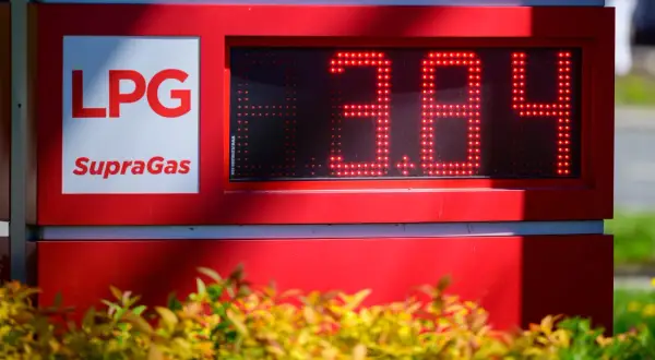 Ceny LPG w Polsce: 3.84 zł/litr na tablicy stacji SupraGas.
