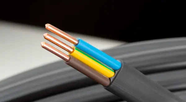 Naprawa wiązki elektrycznej: jak uniknąć kosztownych awarii w aucie