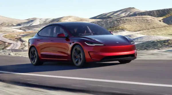 Tesla 3 ile koni - poznaj moc silnika i różnice między wersjami