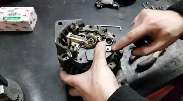 Jak wyjąć alternator Opel Zafira - uniknij kosztownych napraw