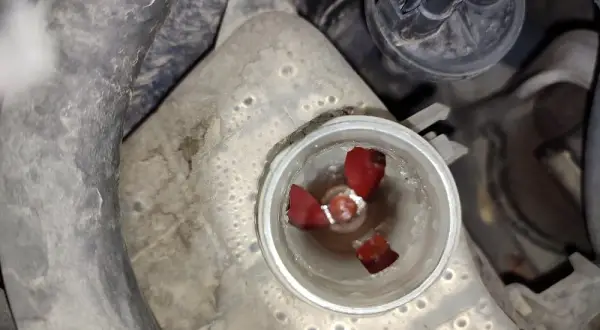 Ile wchodzi płynu do chłodnicy Renault Scenic? Sprawdź, aby uniknąć problemów