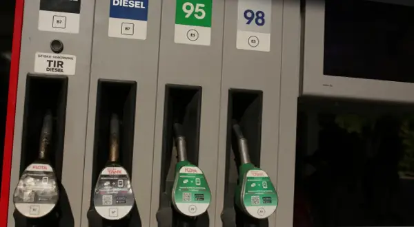 Dostępne paliwa: Diesel B7, 95, 98. Wybierz odpowiednią liczbę oktanową dla swojego pojazdu.