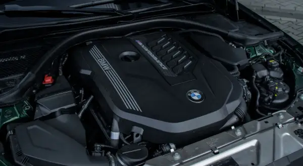 Silnik BMW M Performance. Chcesz wiedzieć, jak obliczyć moc silnika spalinowego? Ten potężny motor to świetny przykład.