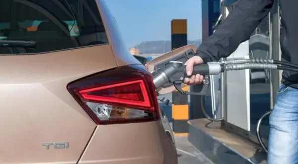Benzyna CNG co to jest i dlaczego warto ją wybrać jako paliwo?