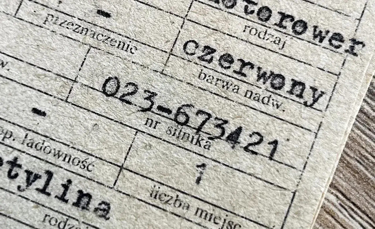 Numer silnika 023-673421 widoczny na dokumencie.
