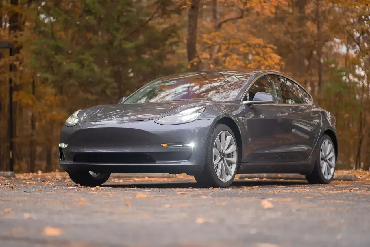 Ile tesla ma zasięgu? Odkryj prawdziwe możliwości na jednym ładowaniu