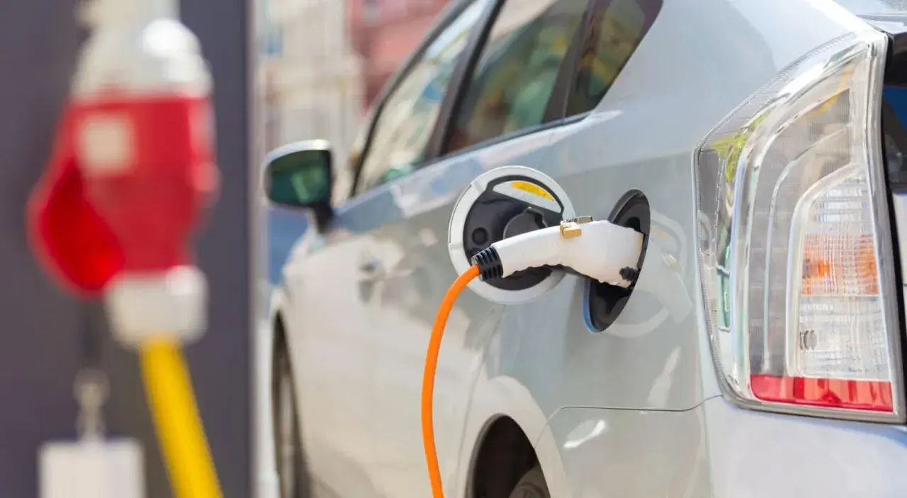 Co ile trzeba ładować samochód elektryczny, aby uniknąć problemów?