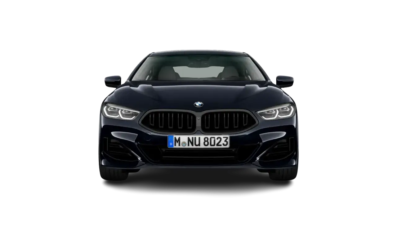 Ciemnogranatowe BMW 840i z charakterystyczną atrapą chłodnicy i ostrymi światłami LED, prezentowane na czarnym tle.