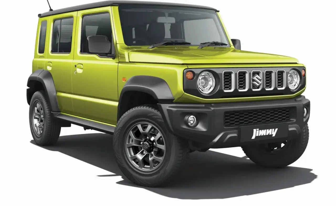 Jaskrawozielony Suzuki Jimny 5-drzwiowy, gotowy na przygody. Sprawdź jego cenę!
