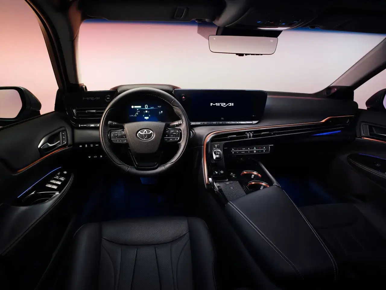 Wnętrze Toyoty Mirai z nowoczesnym kokpitem i ekranem. Sprawdź, jaka jest aktualna toyota mirai cena.