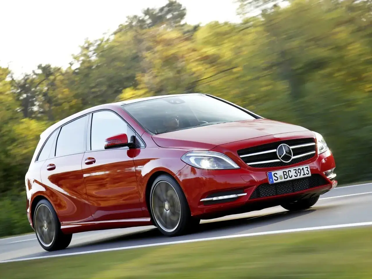 Zdjęcie Mercedes B klasa W246 - jakie silniki wybrać, aby uniknąć problemów?