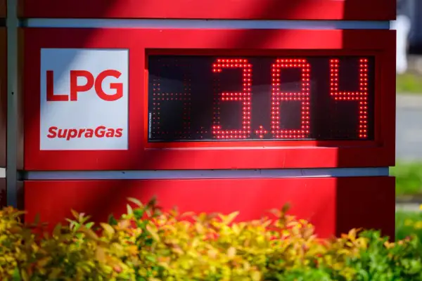 Ceny LPG w Polsce: 3.84 zł/litr na tablicy stacji SupraGas.
