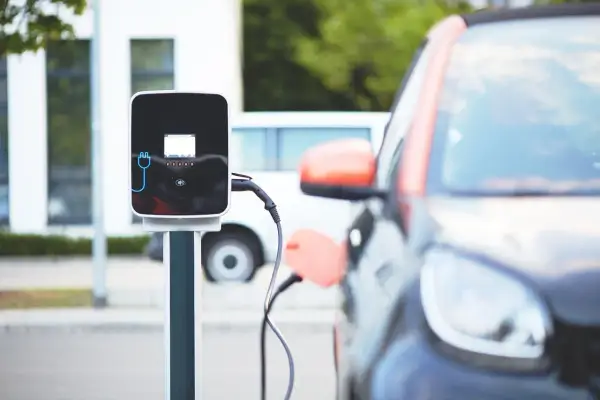 Ile kilometrów przejedzie samochód elektryczny? Zaskakujące fakty i modele